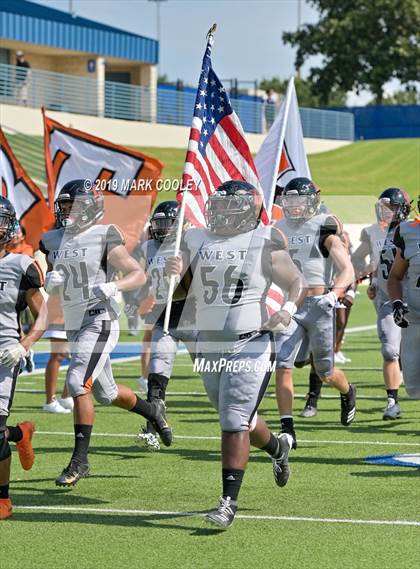 Thumbnail 3 in West Mesquite vs. Hutto photogallery.