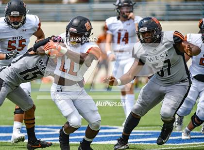 Thumbnail 1 in West Mesquite vs. Hutto photogallery.