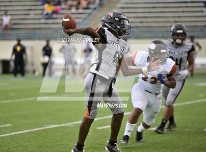 Thumbnail 2 in West Mesquite vs. Hutto photogallery.