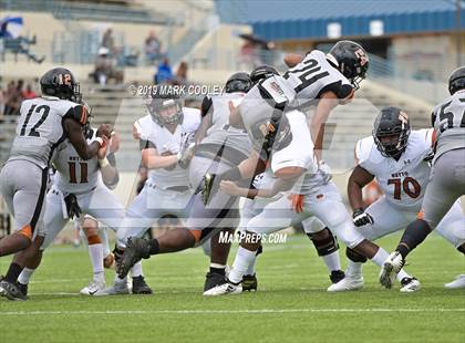 Thumbnail 3 in West Mesquite vs. Hutto photogallery.