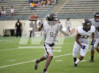 Thumbnail 3 in West Mesquite vs. Hutto photogallery.