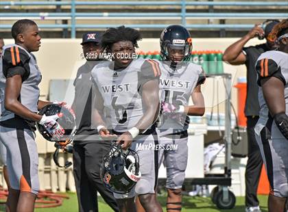 Thumbnail 2 in West Mesquite vs. Hutto photogallery.