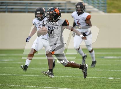 Thumbnail 3 in West Mesquite vs. Hutto photogallery.