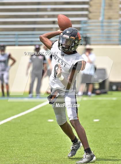 Thumbnail 2 in West Mesquite vs. Hutto photogallery.