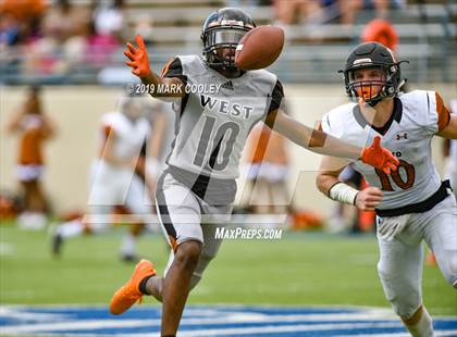 Thumbnail 2 in West Mesquite vs. Hutto photogallery.