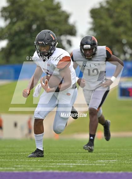 Thumbnail 2 in West Mesquite vs. Hutto photogallery.