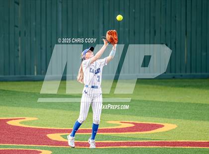 Thumbnail 3 in Barbers Hill vs. Angleton (UIL Softball 5A Region 3 Finals) photogallery.