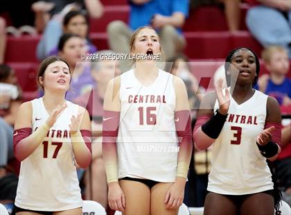 Thumbnail 3 in Bell vs Keller Central photogallery.