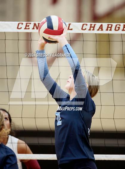 Thumbnail 3 in Bell vs Keller Central photogallery.