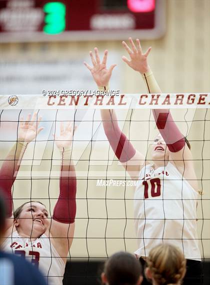 Thumbnail 2 in Bell vs Keller Central photogallery.