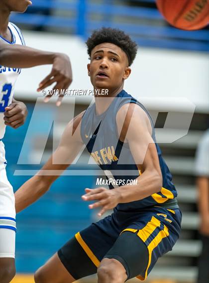 Thumbnail 2 in Cape Fear vs. Westover (Cumberland County Holiday Classic - Len Maness Championship) photogallery.