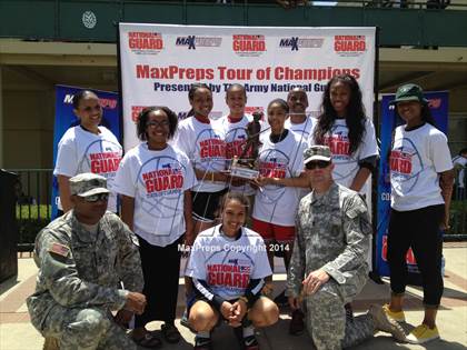 Thumbnail 3 in Long Beach Poly TOC Ceremony photogallery.