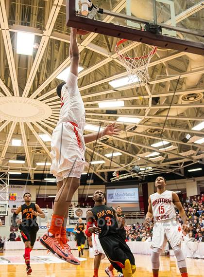 Thumbnail 3 in Whitney Young vs. Oak Hill Academy (Spalding Hoophall Classic) photogallery.