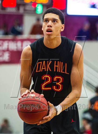 Thumbnail 2 in Whitney Young vs. Oak Hill Academy (Spalding Hoophall Classic) photogallery.