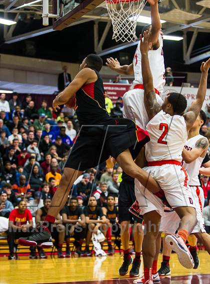 Thumbnail 2 in Whitney Young vs. Oak Hill Academy (Spalding Hoophall Classic) photogallery.