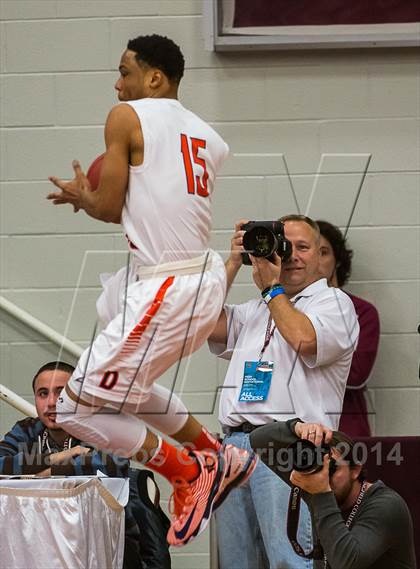 Thumbnail 2 in Whitney Young vs. Oak Hill Academy (Spalding Hoophall Classic) photogallery.