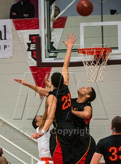 Thumbnail 1 in Whitney Young vs. Oak Hill Academy (Spalding Hoophall Classic) photogallery.