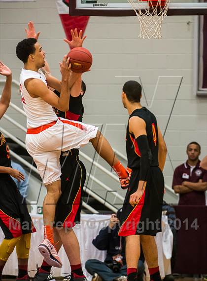 Thumbnail 3 in Whitney Young vs. Oak Hill Academy (Spalding Hoophall Classic) photogallery.