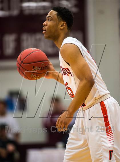 Thumbnail 2 in Whitney Young vs. Oak Hill Academy (Spalding Hoophall Classic) photogallery.