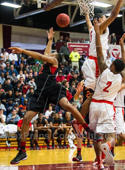 Thumbnail 3 in Whitney Young vs. Oak Hill Academy (Spalding Hoophall Classic) photogallery.