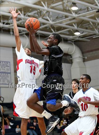 Thumbnail 2 in Cheyenne vs. Washington (Johnnie Cochran Classic) photogallery.