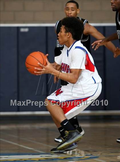 Thumbnail 3 in Cheyenne vs. Washington (Johnnie Cochran Classic) photogallery.