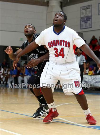Thumbnail 3 in Cheyenne vs. Washington (Johnnie Cochran Classic) photogallery.