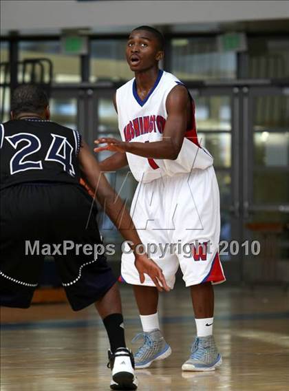 Thumbnail 1 in Cheyenne vs. Washington (Johnnie Cochran Classic) photogallery.