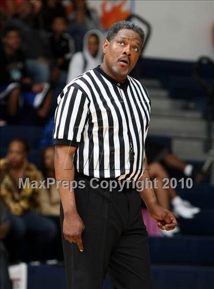 Thumbnail 3 in Cheyenne vs. Washington (Johnnie Cochran Classic) photogallery.