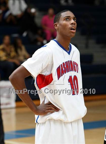 Thumbnail 3 in Cheyenne vs. Washington (Johnnie Cochran Classic) photogallery.