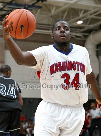Thumbnail 1 in Cheyenne vs. Washington (Johnnie Cochran Classic) photogallery.