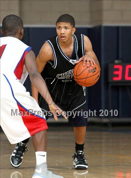 Thumbnail 2 in Cheyenne vs. Washington (Johnnie Cochran Classic) photogallery.