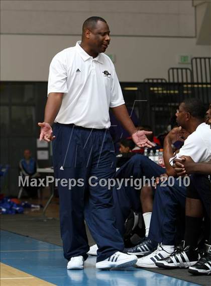 Thumbnail 2 in Cheyenne vs. Washington (Johnnie Cochran Classic) photogallery.