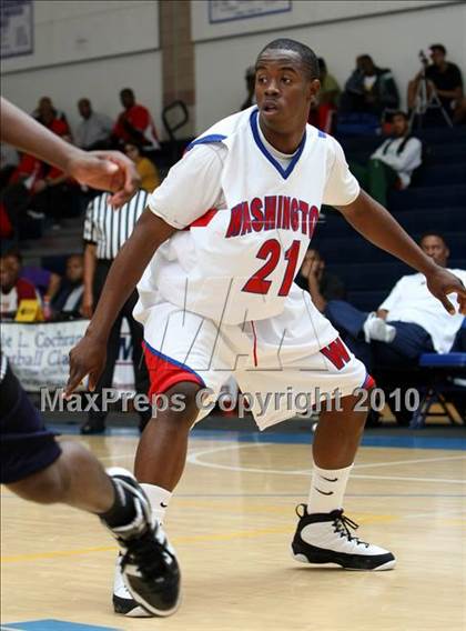 Thumbnail 2 in Cheyenne vs. Washington (Johnnie Cochran Classic) photogallery.