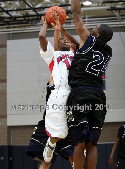 Thumbnail 1 in Cheyenne vs. Washington (Johnnie Cochran Classic) photogallery.