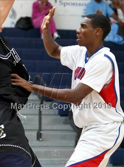 Thumbnail 3 in Cheyenne vs. Washington (Johnnie Cochran Classic) photogallery.