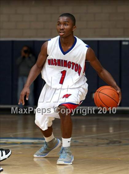 Thumbnail 3 in Cheyenne vs. Washington (Johnnie Cochran Classic) photogallery.