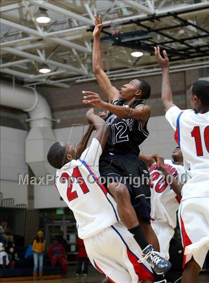 Thumbnail 3 in Cheyenne vs. Washington (Johnnie Cochran Classic) photogallery.