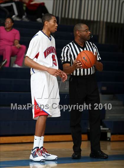 Thumbnail 3 in Cheyenne vs. Washington (Johnnie Cochran Classic) photogallery.