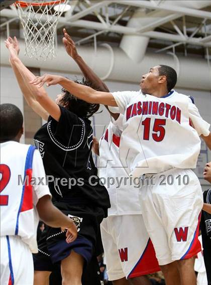 Thumbnail 1 in Cheyenne vs. Washington (Johnnie Cochran Classic) photogallery.