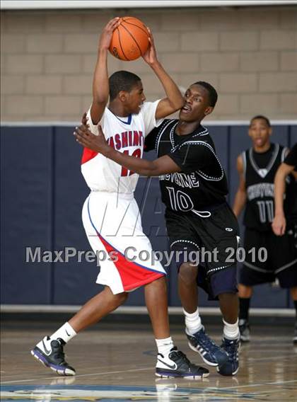 Thumbnail 3 in Cheyenne vs. Washington (Johnnie Cochran Classic) photogallery.