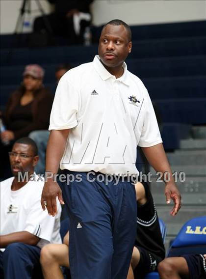 Thumbnail 3 in Cheyenne vs. Washington (Johnnie Cochran Classic) photogallery.