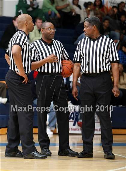 Thumbnail 2 in Cheyenne vs. Washington (Johnnie Cochran Classic) photogallery.