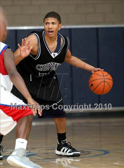 Thumbnail 2 in Cheyenne vs. Washington (Johnnie Cochran Classic) photogallery.