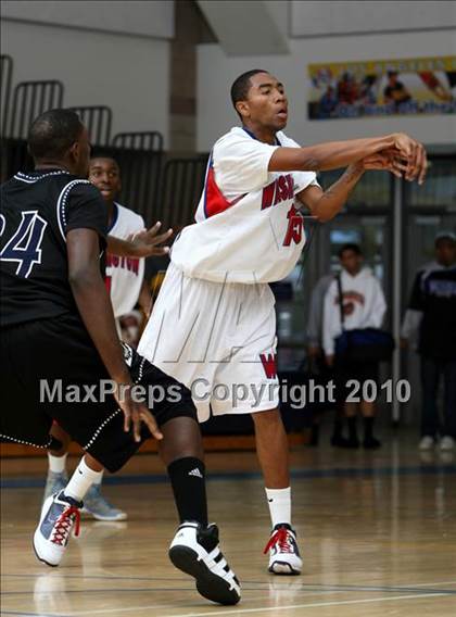 Thumbnail 2 in Cheyenne vs. Washington (Johnnie Cochran Classic) photogallery.
