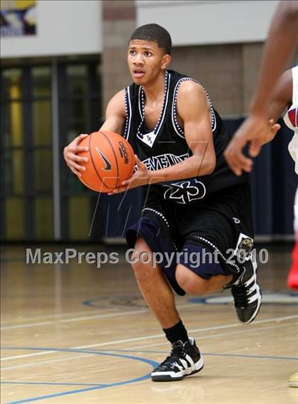 Thumbnail 2 in Cheyenne vs. Washington (Johnnie Cochran Classic) photogallery.