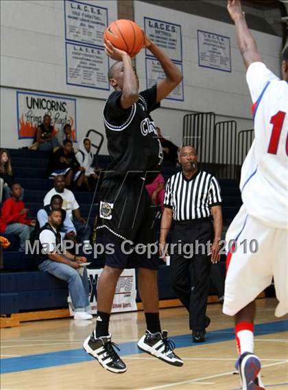 Thumbnail 2 in Cheyenne vs. Washington (Johnnie Cochran Classic) photogallery.