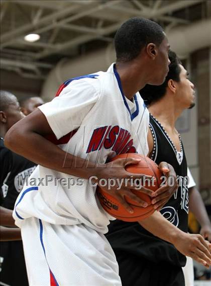 Thumbnail 1 in Cheyenne vs. Washington (Johnnie Cochran Classic) photogallery.