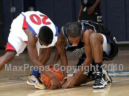 Thumbnail 3 in Cheyenne vs. Washington (Johnnie Cochran Classic) photogallery.