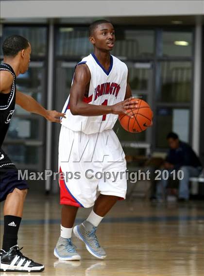 Thumbnail 2 in Cheyenne vs. Washington (Johnnie Cochran Classic) photogallery.